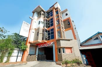 Super OYO 1251 Residence 8