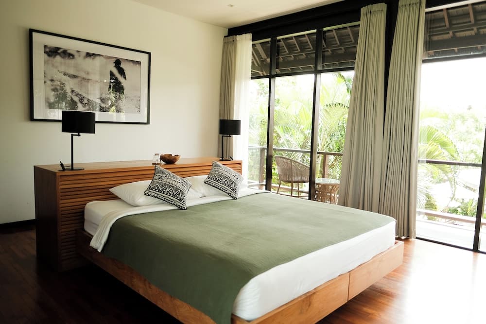 Wave House - Surf Camp