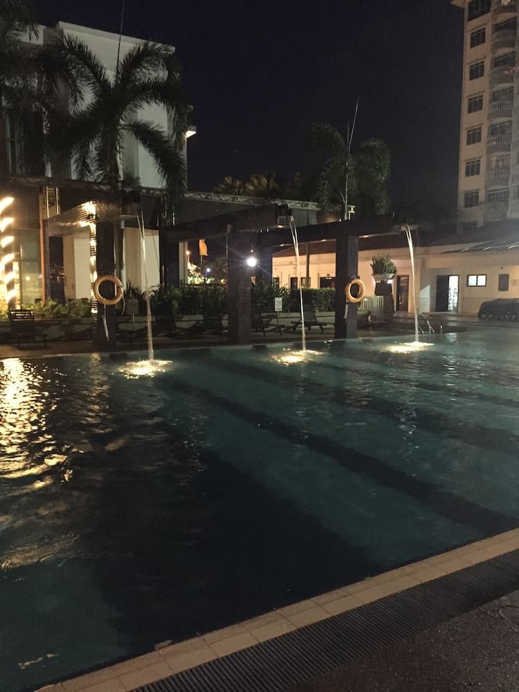 CMK & Private Water Chalet