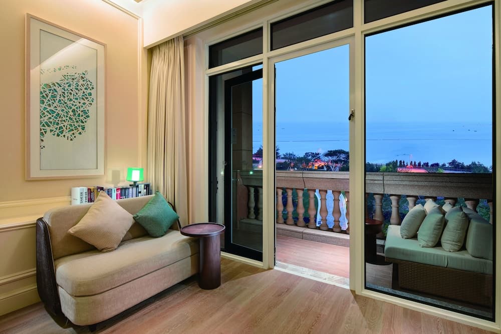 Hilton Dalian Golden Pebble Beach Resort