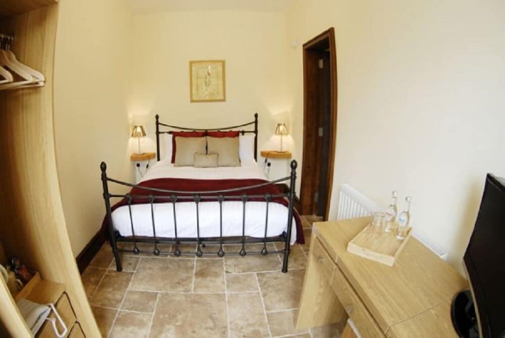 England's Gate and Coachhouse