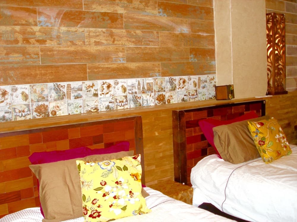 Home & Teak Homestay