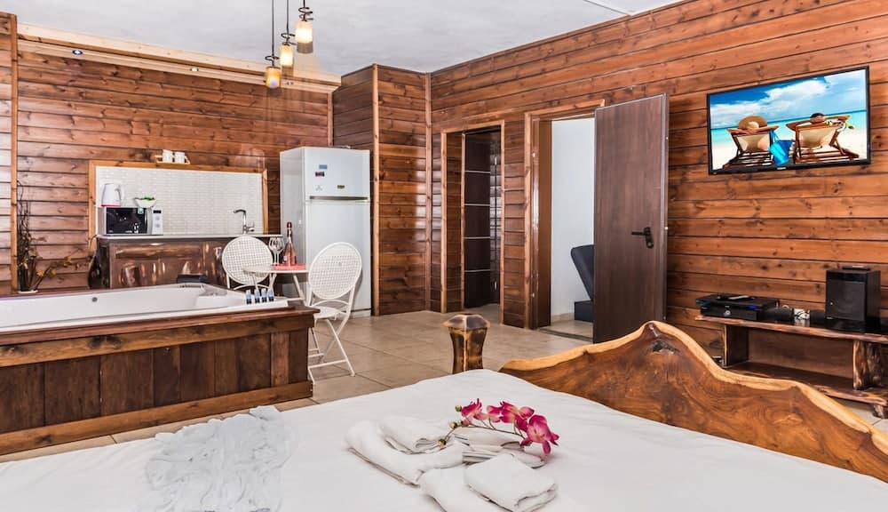 Country Suites with Jaccuzzi & Pool