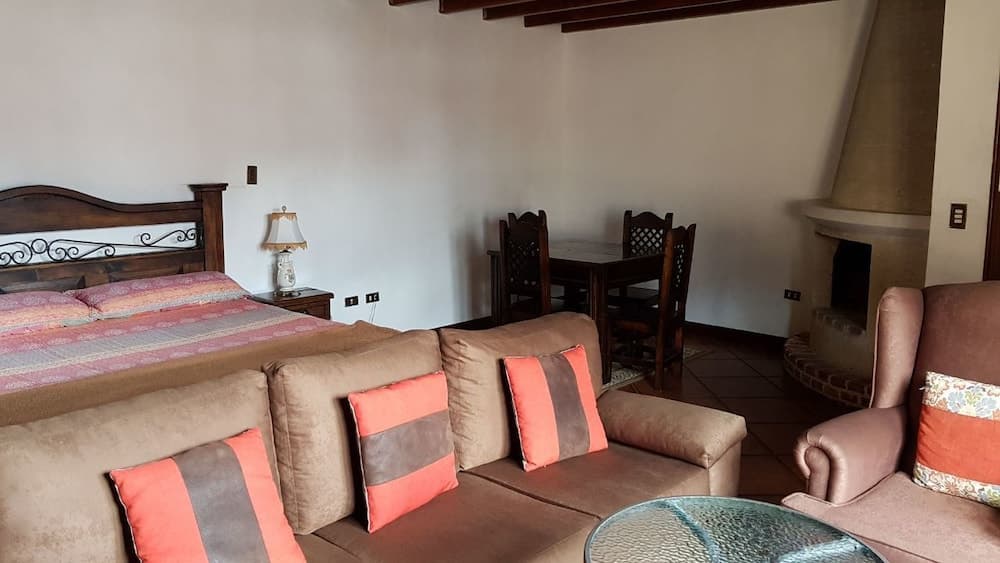 La Casa De La Alameda