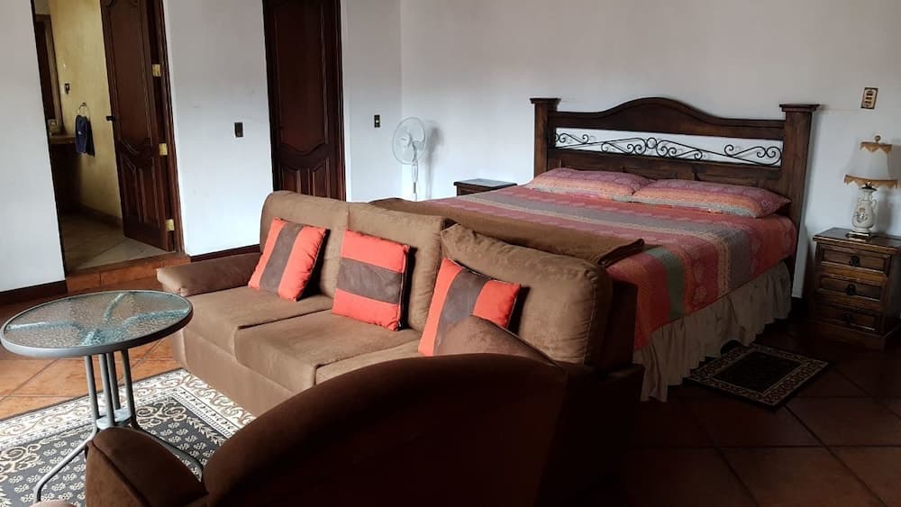 La Casa De La Alameda