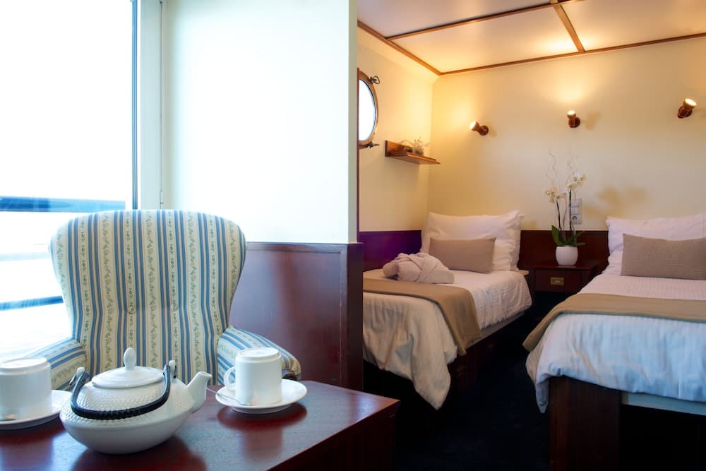 Bateau Hôtel Le Chardonnay