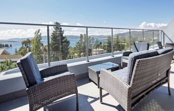 Summit 11 - Fabulous views and location