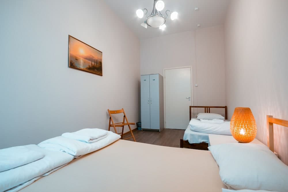 Late Breakfast Club Hotel