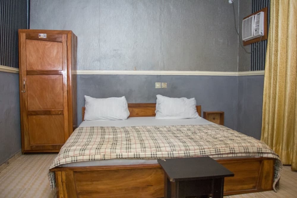 Duckland Hotel and Suites Ltd