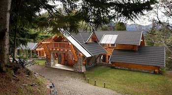Amazing 4 Bedroom Chalet Villa Traful VT1