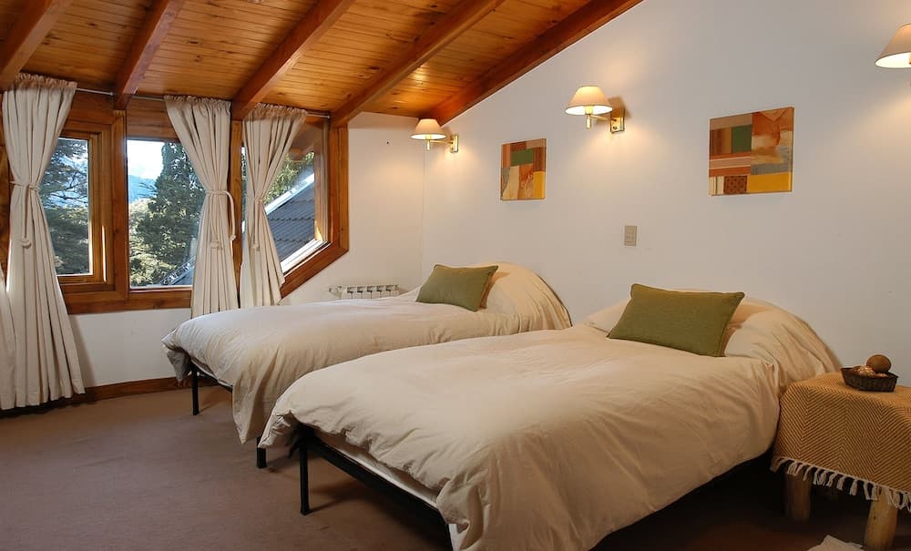 Amazing 5 Bedrooms Chalet in Villa Traful VT1 by Apartments Bariloche