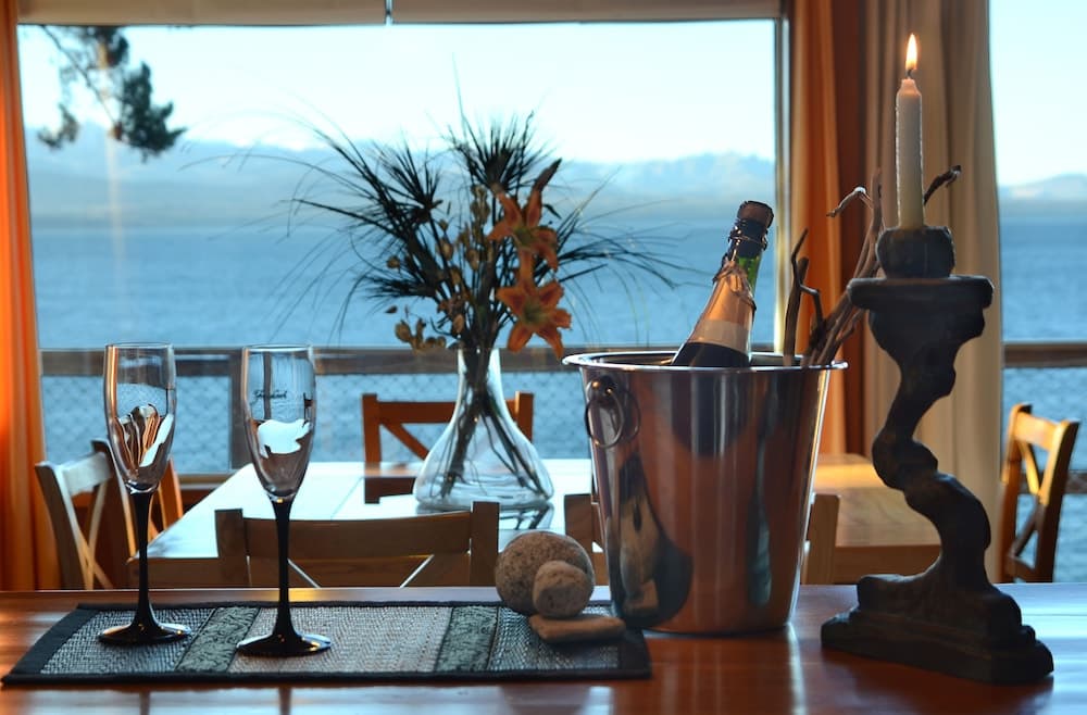 Great 3 Bedroom Home on the Lake Shore H50