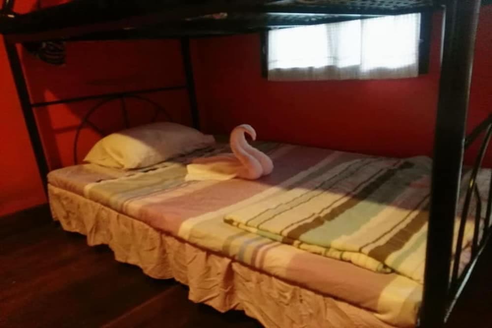 Crossroads House - Hostel