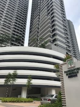 Cozy Condo at The Meridin Medini