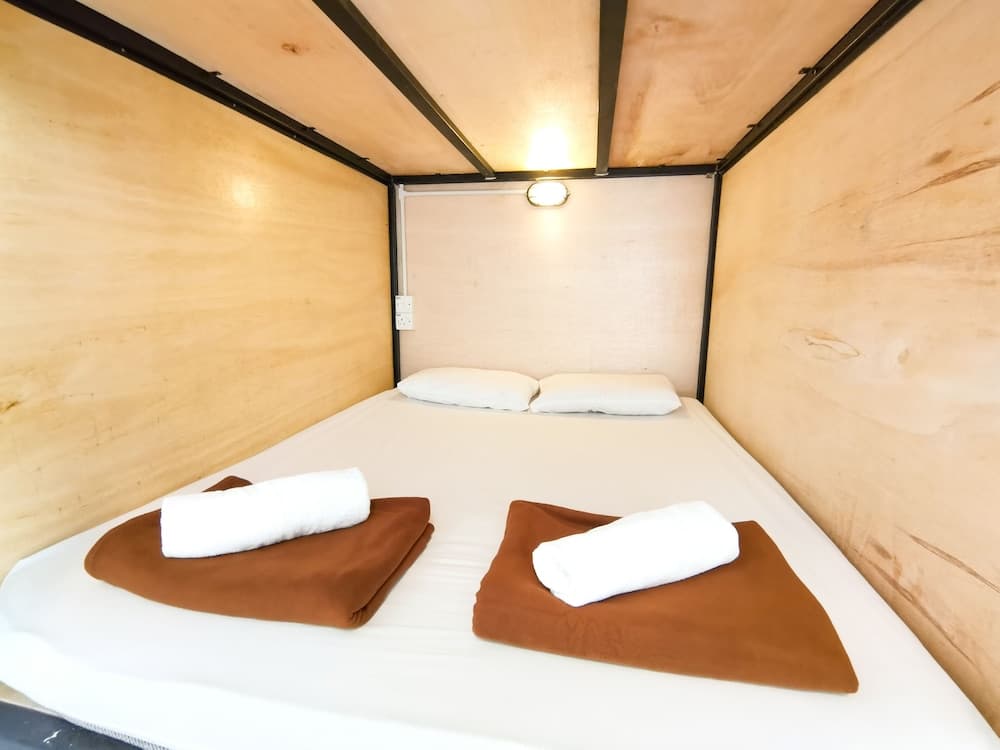 DFS Capsule Hotel - Hostel