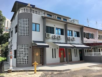 iBook7 - 2 Bedroom Gurney Studio Suite by iBook Homestay