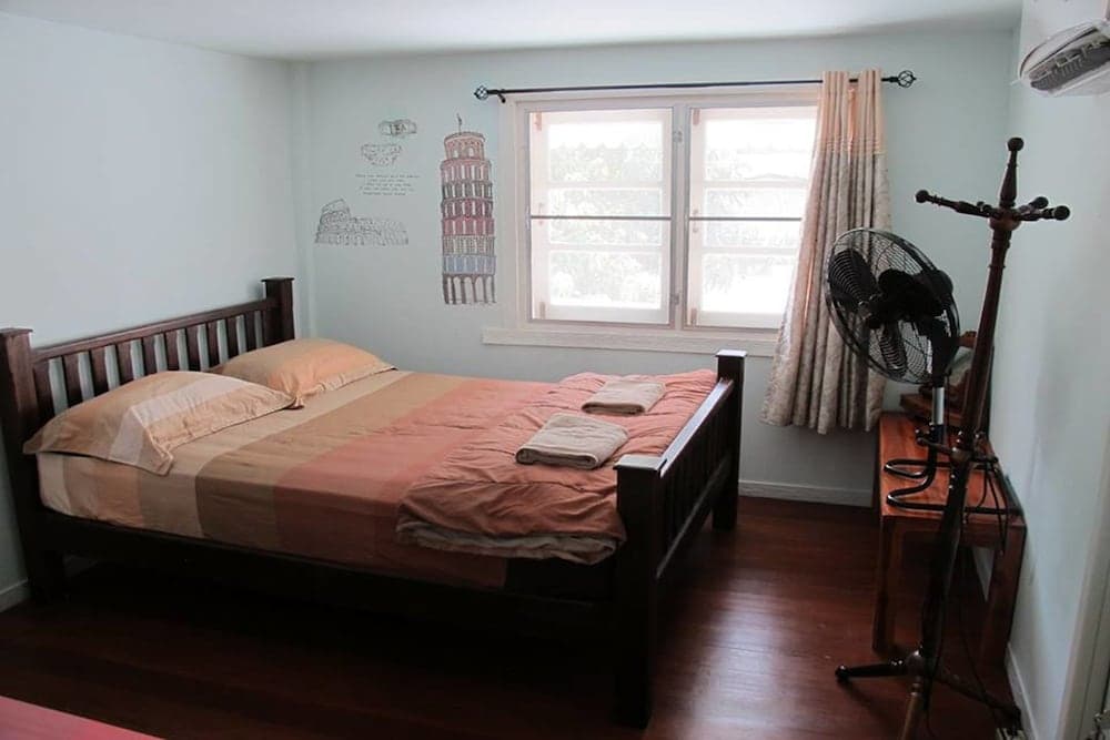 The Oasis Hostel - Adults Only