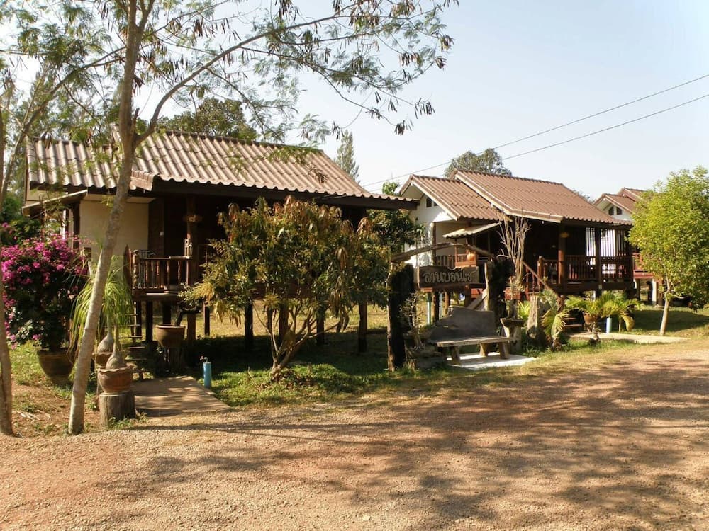 Baan Suan Phetphraewa Resort