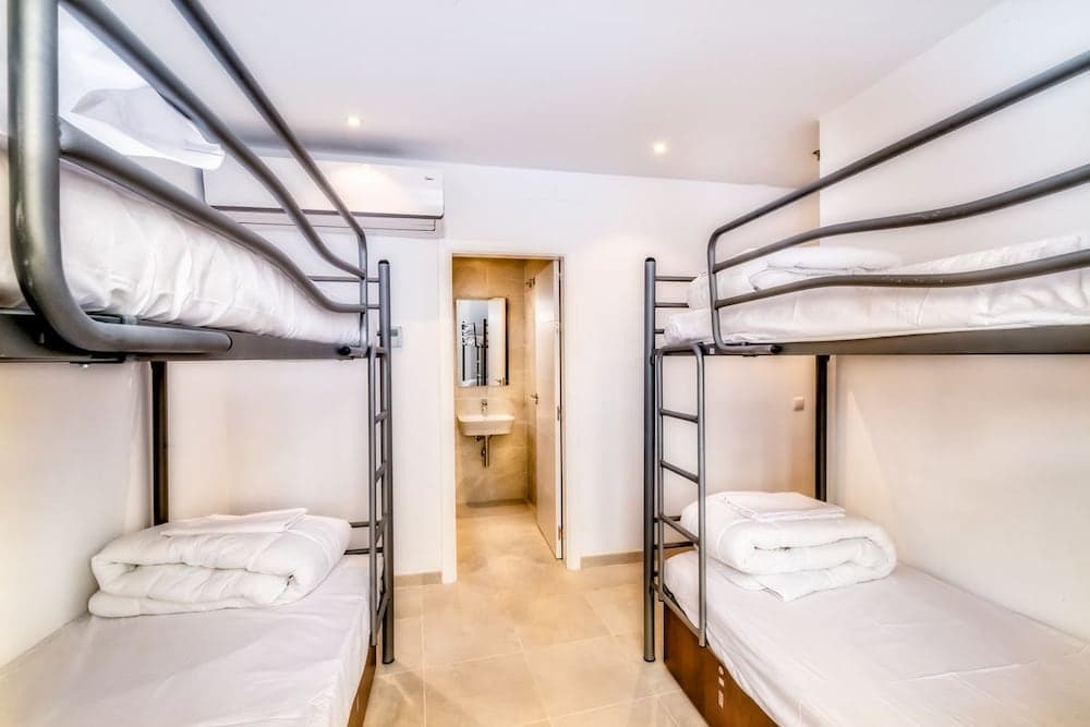 Hostel A2C - Adults Only