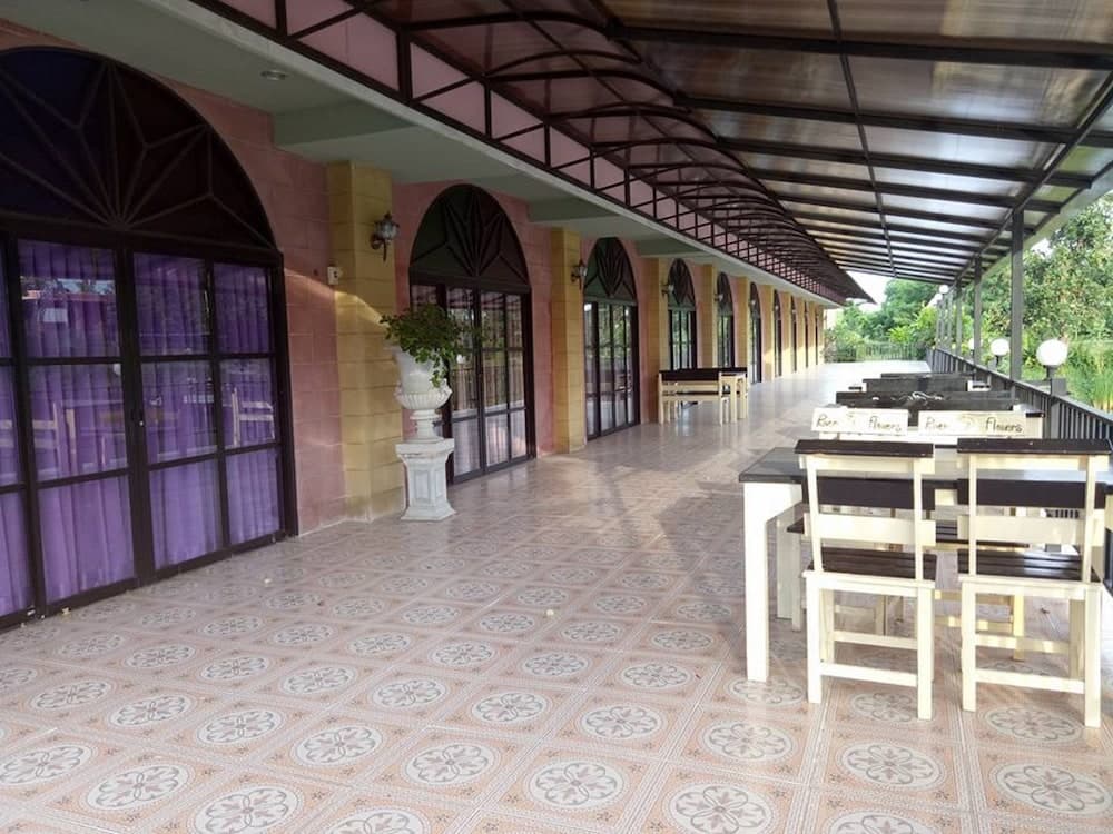 River & Flowers Resort