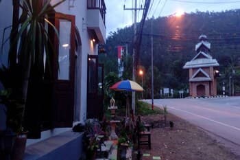 The Local Story Home Stay 2