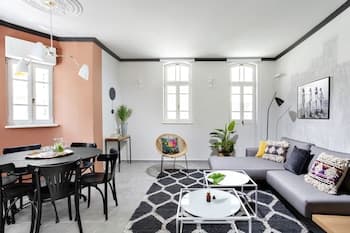 Mr. Katinsky - By TLV2GO