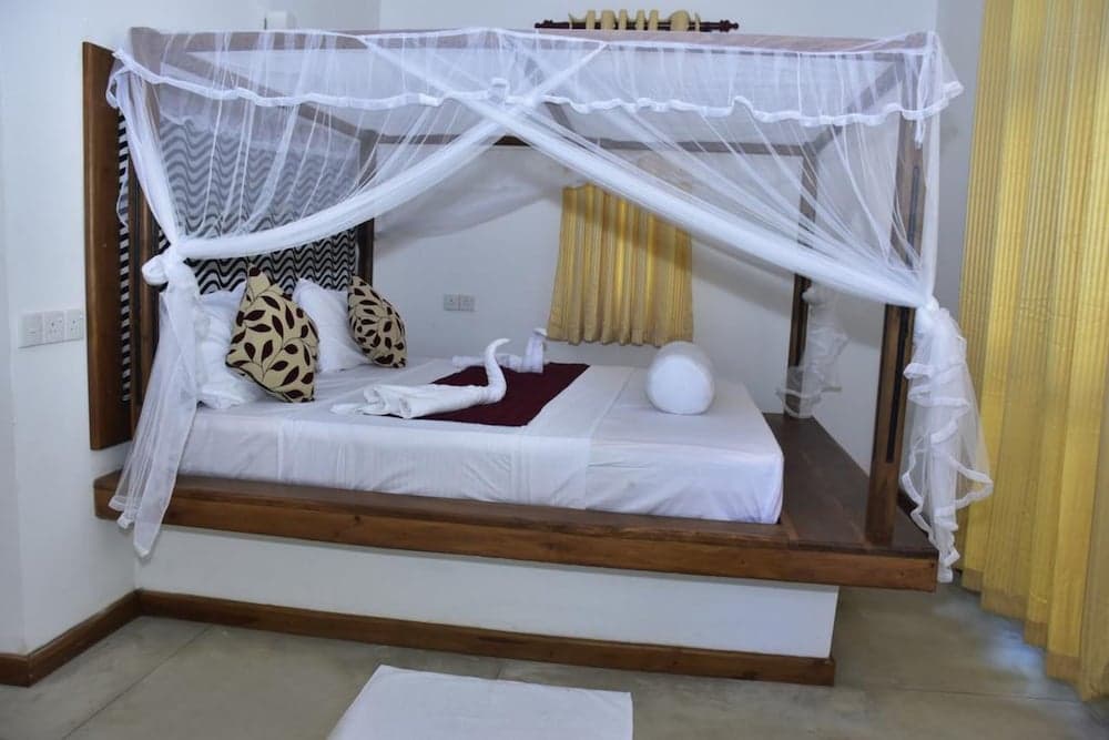 Safari Queens Resort