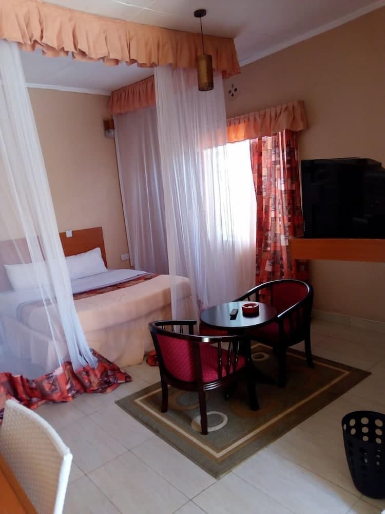 Savannah Lodge Nguluni