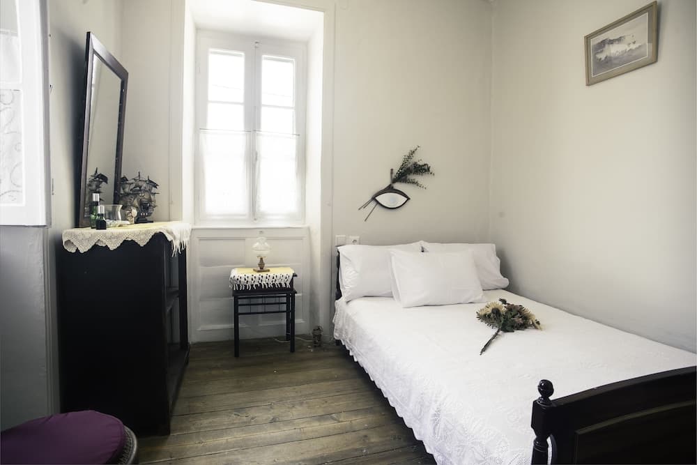 House 1910 by Zante Plaza