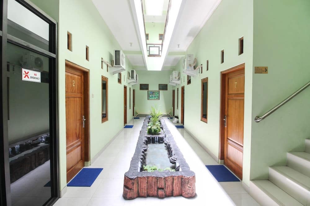 RedDoorz Plus near Taman Sari