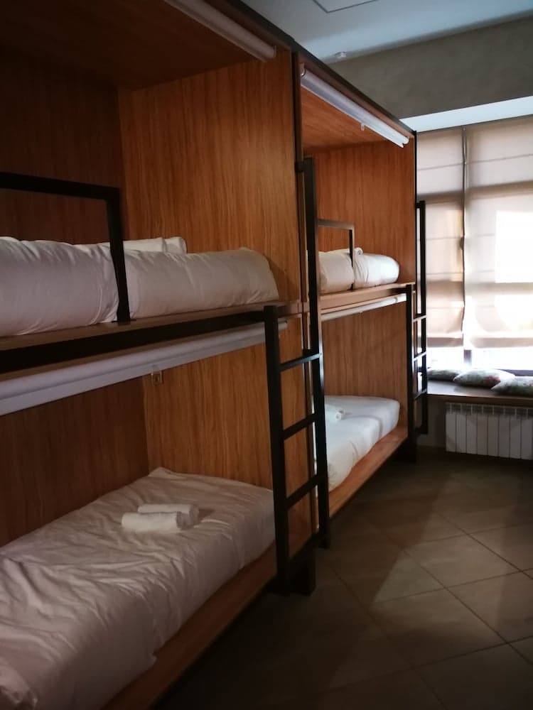V&M Sleepbox Hostel
