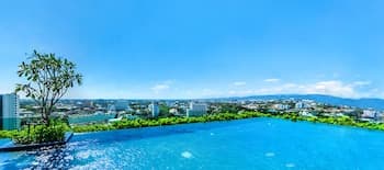 HIC at Night Bazaar 721