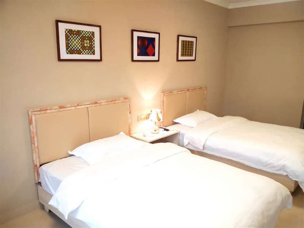 Bajie Youth Hostel Tianmenshan Train Station