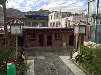 Yangkor Tibetan Homestay - Hostel