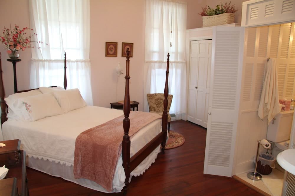 Riverboat Bed & Breakfast