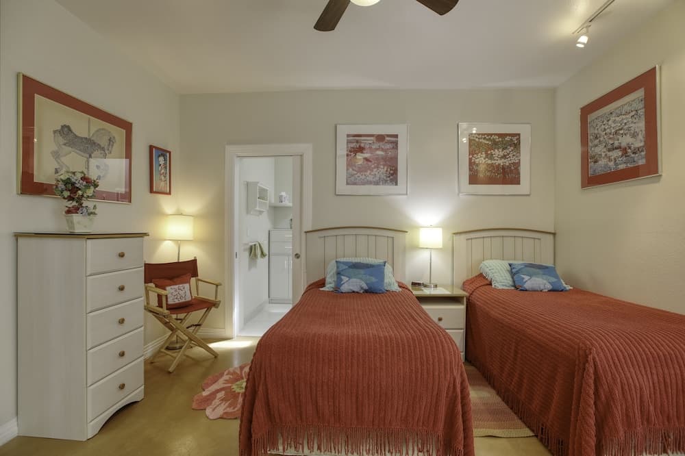 1460 Strand Way 2 Bedroom Home by Redawning