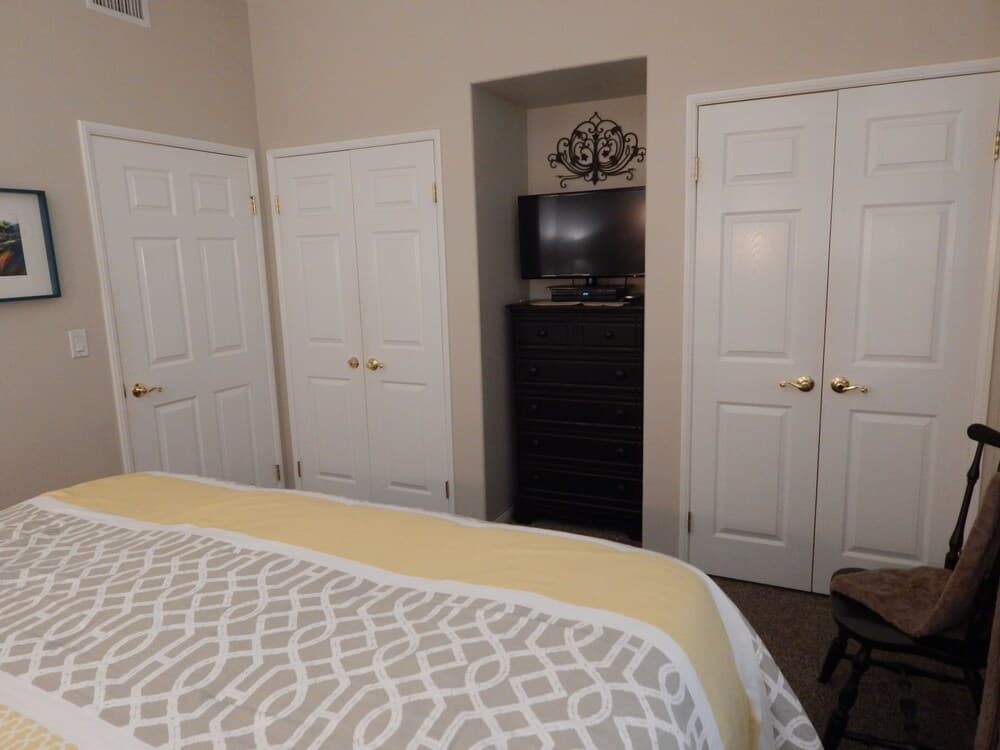 210 Casa Bella 2 Bedroom Condo by Redawning