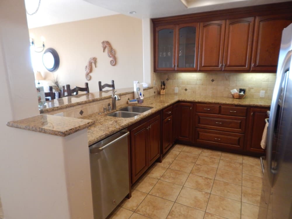 402 Valentina 3 Bedroom Condo by Redawning