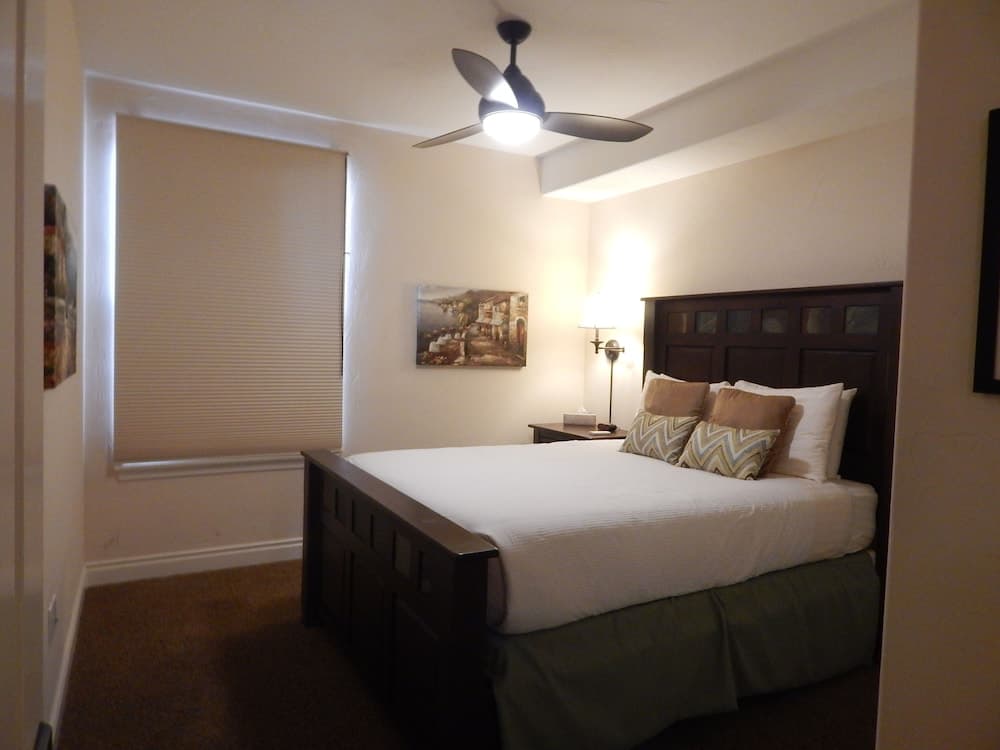 402 Valentina 3 Bedroom Condo by Redawning