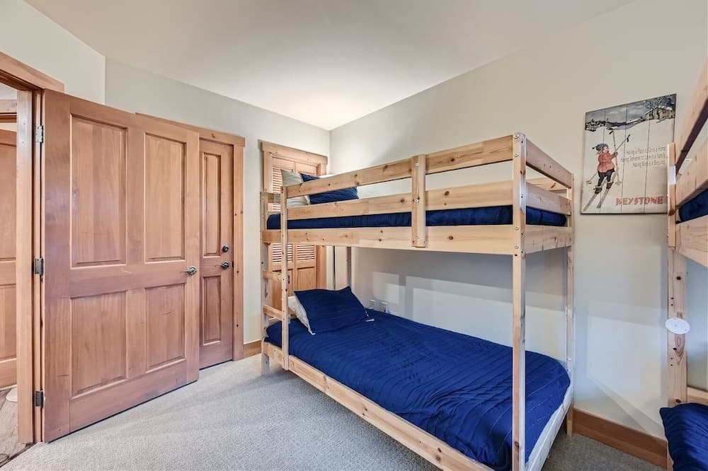 8619 Expedition Station 2 Bedroom Condo by RedAwning