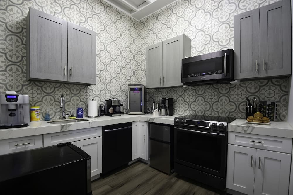 5 BR for 10! Prime Spot Near FR QT by YouRent!