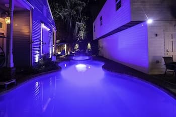 4 BR -Famous Landmark Next to Bourbon St