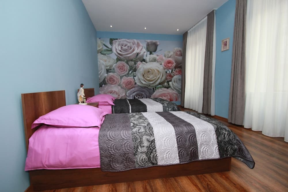 Rose Apartment in Tbilisi