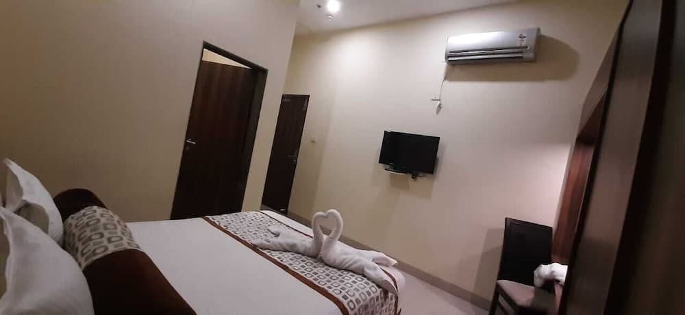 Vijaya Tej Clarks Inn