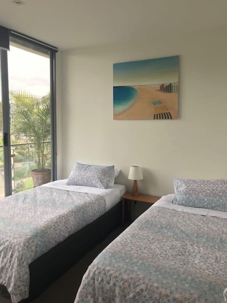 Marina View Apartment on the Maribyrnong River, Melbourne