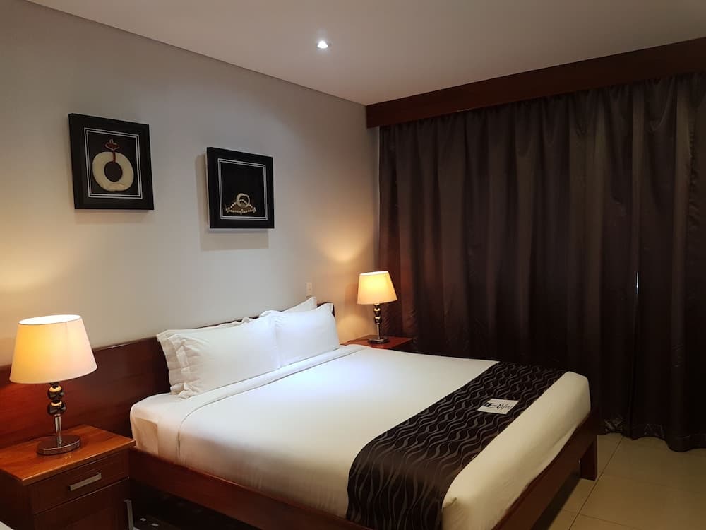 Paddy's Hotel & Apartments