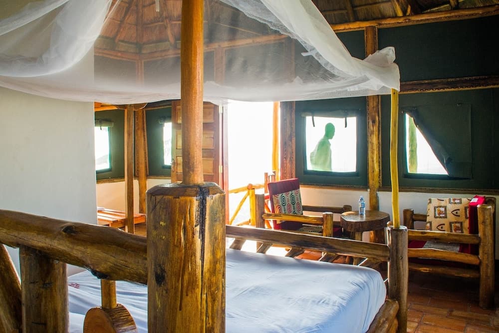 Queen Elizabeth Park View Tourist Lodge