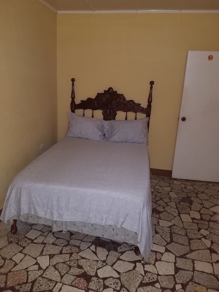 The Cozy Family Inn Guesthouse