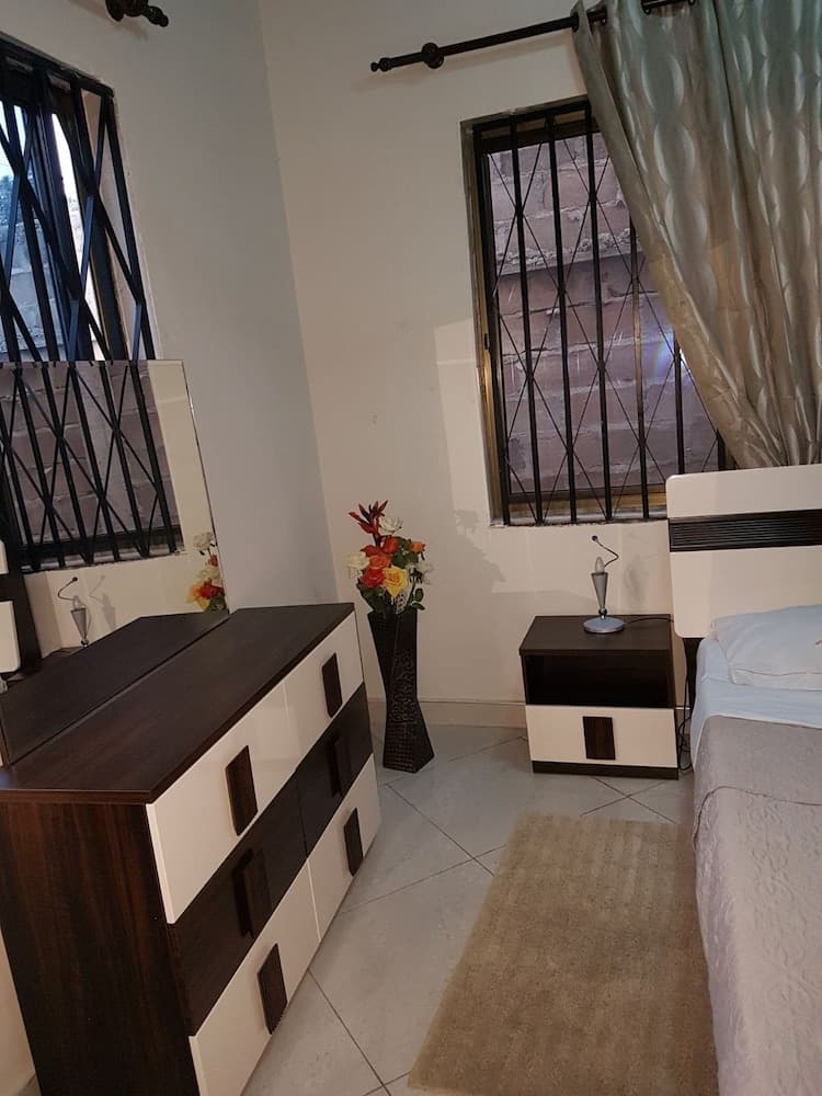 Deluxe One BD Apt in Osu Made