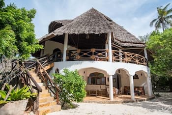 Casa Umoja Guesthouse